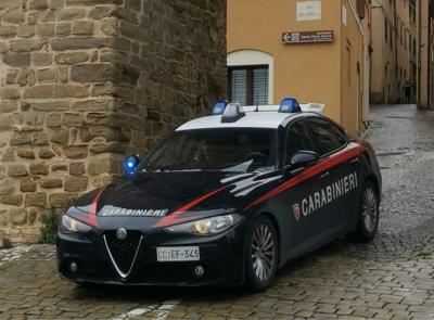 Tolentino, furto di capi d'abbigliamento: due uomini fermati con la refurtiva