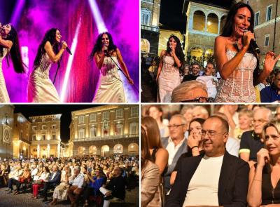 DELSA e Le Appassionanti incantano Piazza della Libertà a Macerata