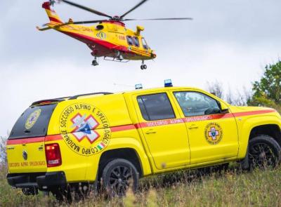 Ussita, scivola sul sentiero sotto il Fargno: soccorso con Icaro