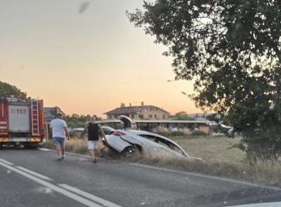 Potenza Picena, incidente sulla Regina: auto finisce fuori strada