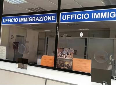 Permessi di soggiorno, apertura straordinaria dell'Ufficio Immigrazione di Macerata