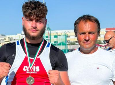 Cecchetti trascina l'Atletica Avis Macerata: bronzo nel disco e personale migliorato
