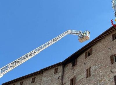Incendio al tetto del convento di San Lorenzo: evacuate religiose