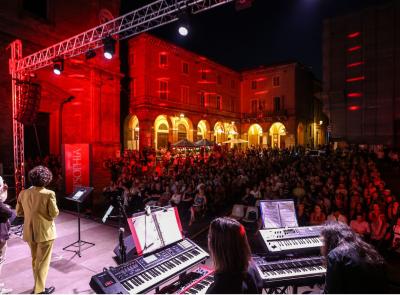 Civitanova, da Freddie Mercury a Battisti: tre Philoshow per i 15 anni di Popsophia