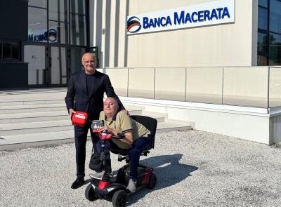 Banca Macerata al fianco di Anthropos: donato un nuovo defibrillatore