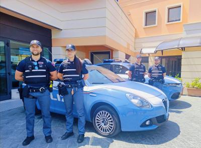 Civitanova, messaggi d'addio alla madre: la Polizia salva una 34enne barricata in casa