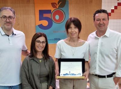 Tolentino celebra i 50 anni del Supermercato Mercurio: consegnata targa