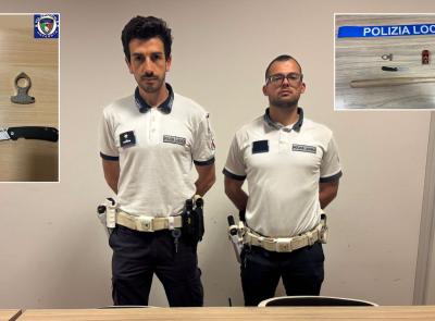 Mazza da baseball, tirapugni e coltello nascosti all'ex scuola di Villa Potenza: scatta il sequestro