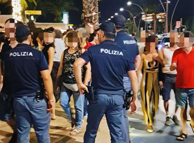 Civitanova, trovati ubriachi sui muretti e nei prati: giovani finiscono in pronto soccorso per l'alcol