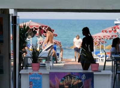 Caro spiaggia? Nelle Marche si spende tanto, ma meno del resto d’Italia (VIDEO)