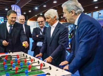 Il calcio balilla conquista piazze e stadi: la firma è del maceratese Enzo Casadidio