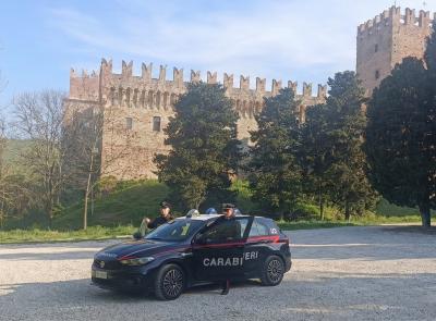 Da Brescia a Tolentino, trovato a gironzolare in città ma non poteva tornare: denunciato 34enne