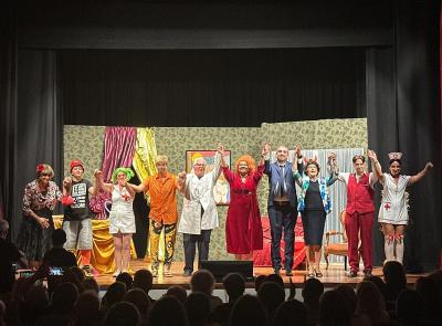 Teatro, le “Dieci Donne Mamme Matte” in tournée nell’entroterra maceratese