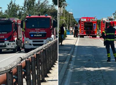 Fiamme in un canneto a Porto Recanati: intervento dei vigili del fuoco