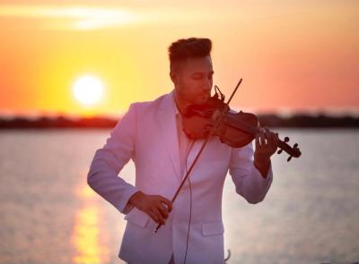 Porto Potenza, appuntamento all'alba: violino, pianoforte e danza sulla spiaggia