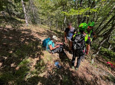 Escursionista si infortuna alla caviglia: soccorsa sul sentiero per il Rifugio del Fargno