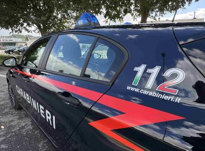 Montecassiano - Blocca il carroattrezzi, pretende l'auto caricata e fugge col cellulare del soccorritore: 23enne denunciato