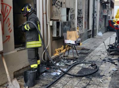 Civitanova, rogo in un negozio del centro: l’ipotesi è incendio doloso, indaga la polizia