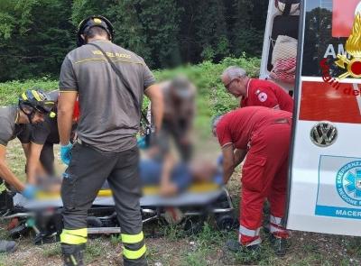 Visso, malore mentre pesca in una zona impervia: recuperato dai vigili del fuoco