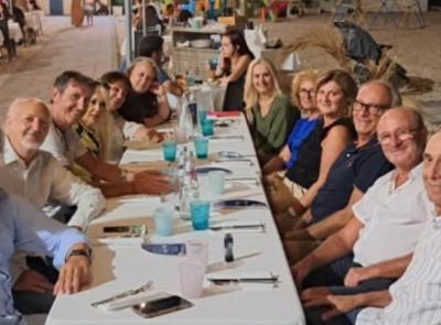 Gli amici del biliardino si ritrovano a Civitanova: una serata tra ricordi e risate