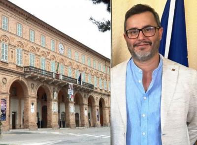Forza Italia, terremoto a Civitanova: circa 200 tesserati riconsegnano la tessera