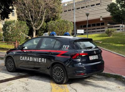 Macerata, aggredisce  medico e infermieri al Pronto soccorso: denunciato 39enne