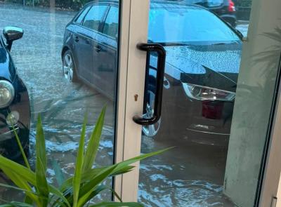 Nubifragio nel Maceratese, Tolentino alle prese con allagamenti e danni: chiusa la Muccese