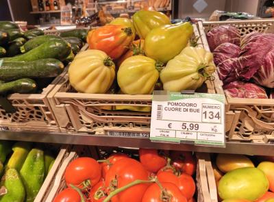 Frutta e verdura sempre più "oro" della terra: perché i prezzi dei supermercati continuano a salire
