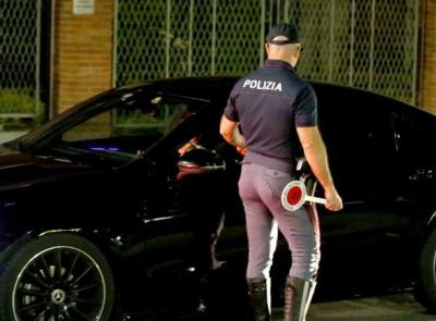 Civitanova, positivo al test antidroga abbandona la Mercedes e scappa a piedi: rintracciato dalla Polizia