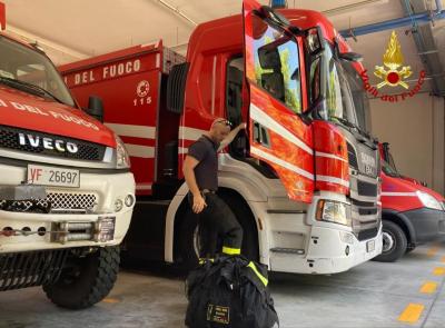 Emergenza incendi in Puglia, partono anche i vigili del fuoco di Macerata: nove operatori dalle Marche