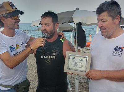 La nuotata solidale di Andra Lanari dal Passetto di Ancona a Porto Recanati: "speriamo possa diventare un appuntamento fisso"