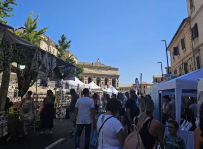 È il giorno clou di San Giuliano, più stand in centro: "Macerata deve riscoprire la fiera di una volta"