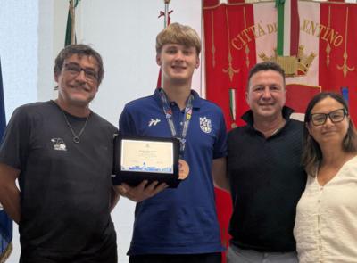 Remi Gagliardi bronzo europeo nel tennis: Tolentino celebra il giovane atleta