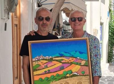 Il colore di Stefano Calisti conquista Paros: l'artista maceratese espone in Grecia