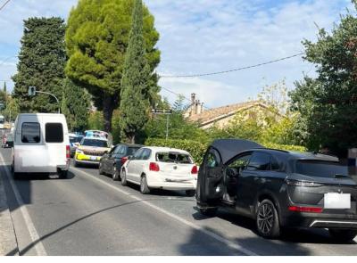 Macerata, tamponamento a catena in via Pancalducci: disagi alla circolazione