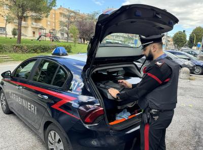 Tolentino, aveva due carte di debito rubate: denunciato e accompagnato al Cpr per l’espulsione