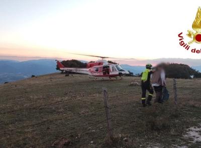 Si perde sul Monte San Vicino e dà l'allarme: recuperato dall'elicottero dei vigili del fuoco