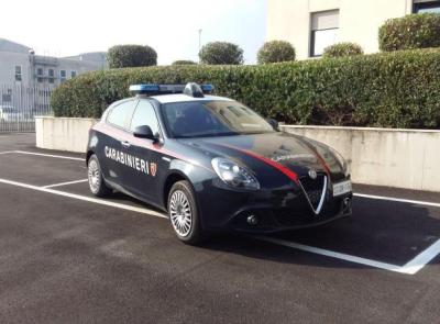 Ricercata da febbraio, si nasconde in una cassapanca: arrestata donna di 45 anni