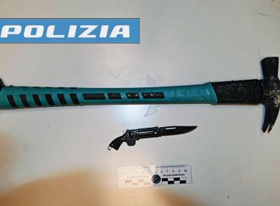 Macerata, in tasca coltello a serramanico e martello: denunciato 24enne vicino alle scuole