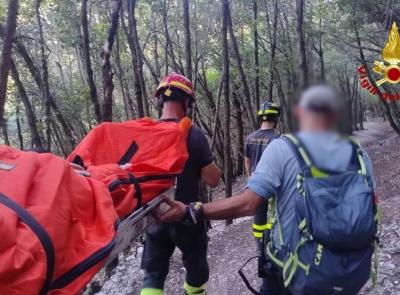 Fiastra, infortunio alla gamba durante un' escursione: soccorso un uomo