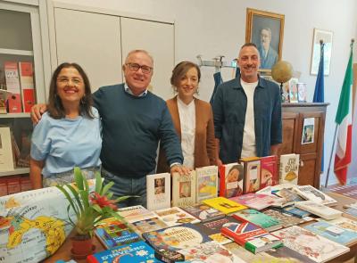 Treia, 500 libri donati alle scuole per avvicinare i ragazzi alla lettura e "disconnetterli" dagli schermi