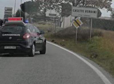 Non si ferma all'alt dei carabinieri e si schianta a Pollenza dopo una fuga folle: arrestato 30enne