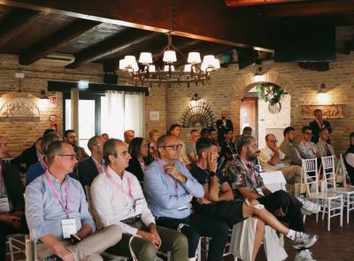 Dalla teoria alla dimostrazione in fabbrica: successo per l'evento sulle soluzioni di sovrastampaggio a Recanati