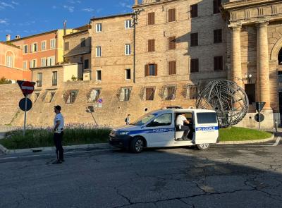 Macerata, fermato con una patente sospetta: scatta il sequestro
