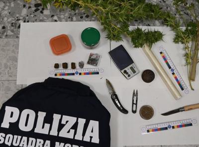 Macerata, un chilo di marijuana e hashish in casa: arrestato un uomo