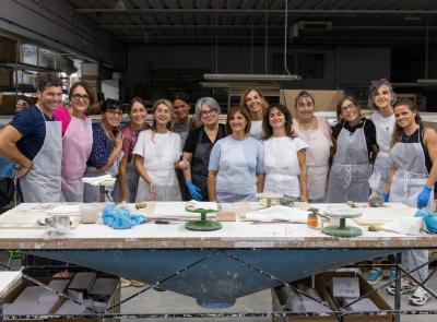 Pollenza, le insegnanti a lezione di ceramica: l'arte della lavorazione dell'argilla entra in classe