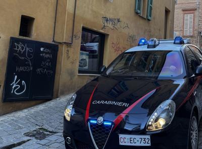 Macerata, torna in città nonostante il divieto e viene trovato con la refurtiva: denunciato 21enne
