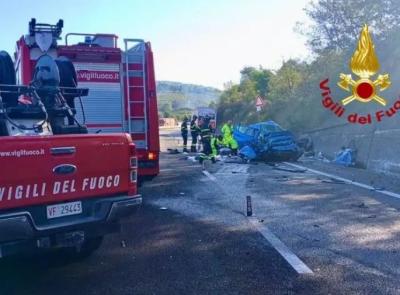 Tragedia sulla Perugia-Bettolle, morti due giovani di Jesi: avevano 20 e 21 anni