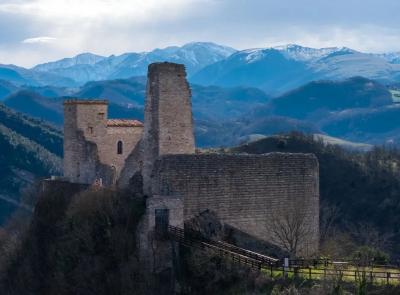 Camerino, Rocca Varano riapre ai visitatori: ingresso gratuito e navetta nel weekend