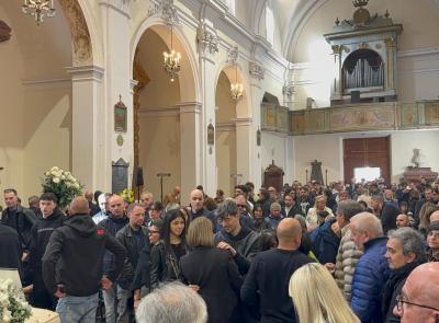 San Severino si stringe per l’ultimo saluto a Stefano Marrese: "Non doveva finire così"